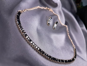 Midnight Allure – Sleek Choker Set