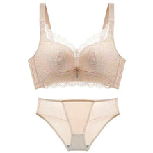 Scarlet Lace Beauty Set